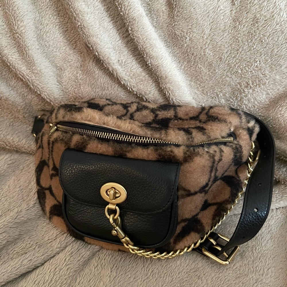 Coach x JLO chain belt bag in signature shearling